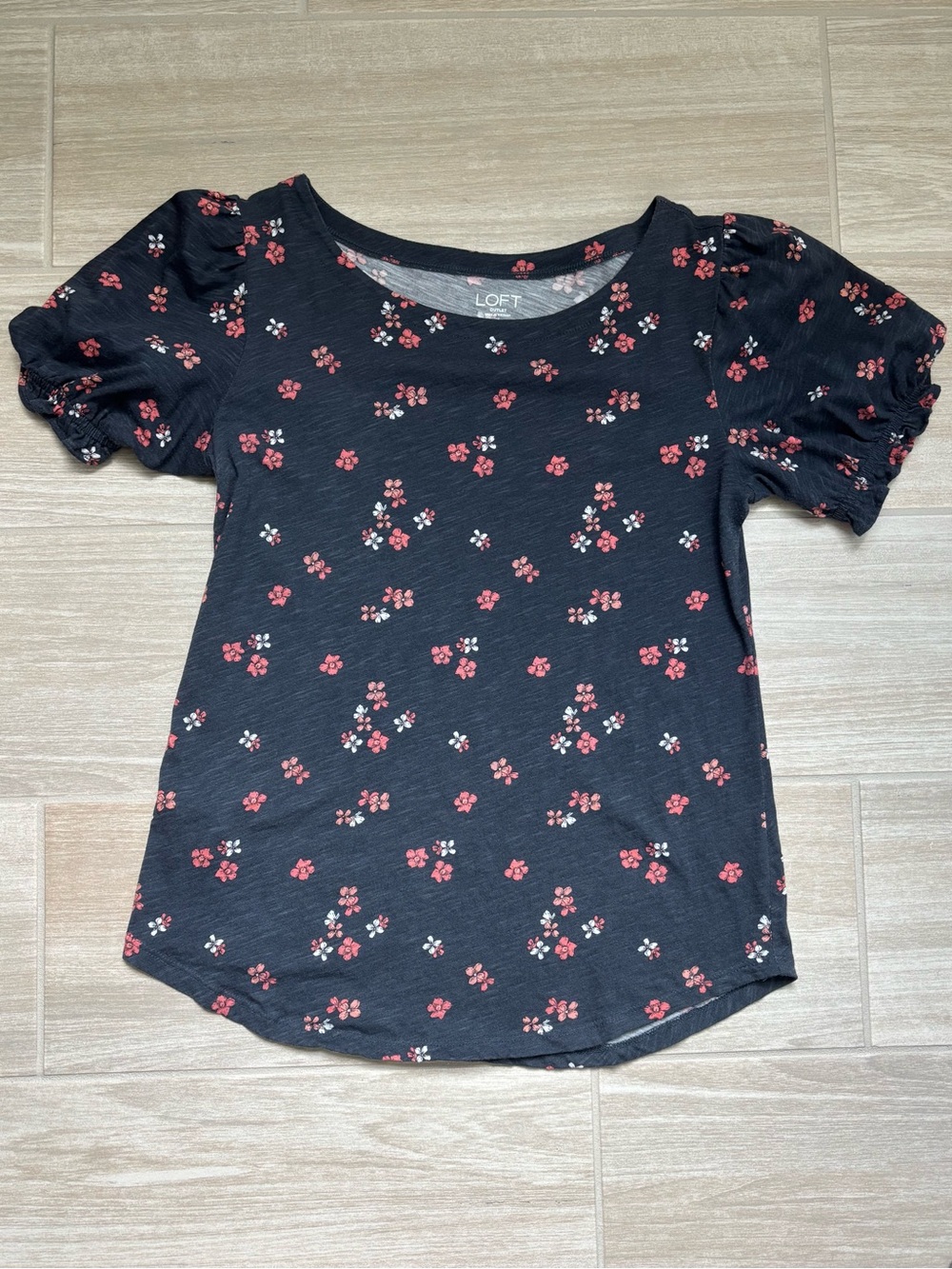 LOFT Outlet Size XS Light Black Short Puff Sleeve Floral Tee